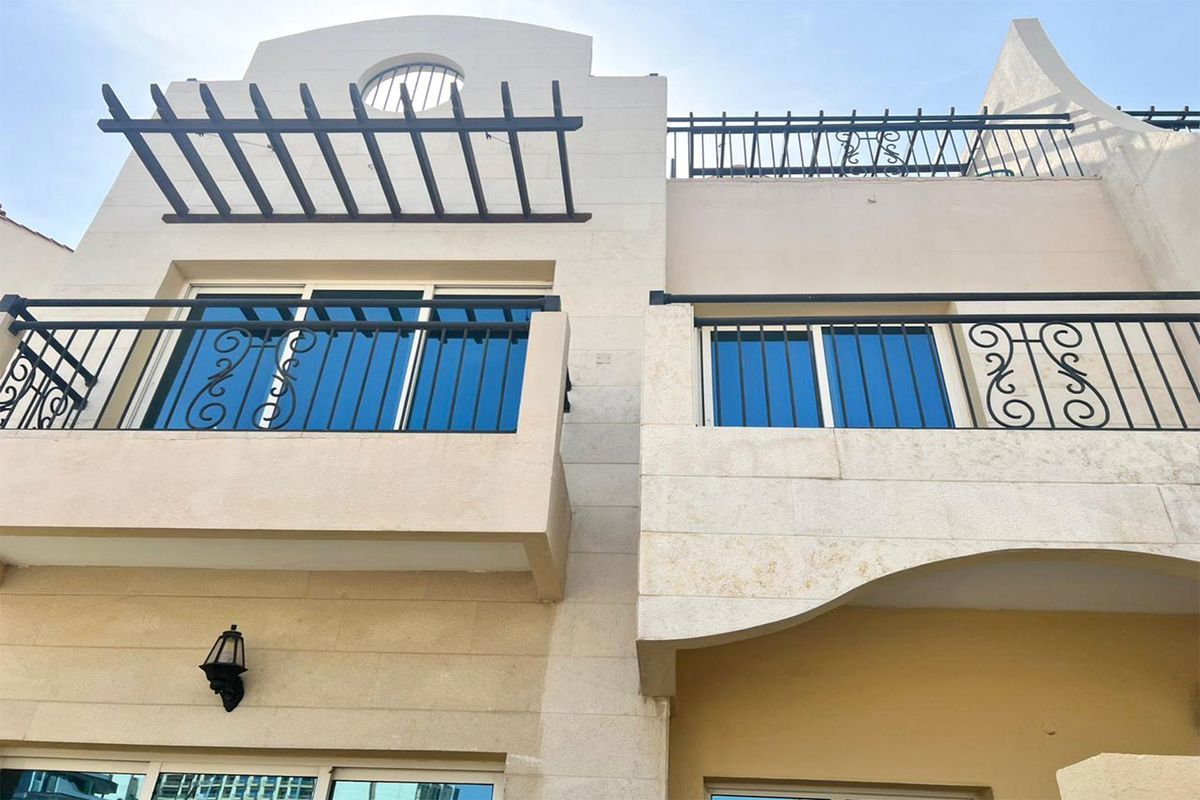 Townhouse in Dubai, UAE, 327 m² - picture 1