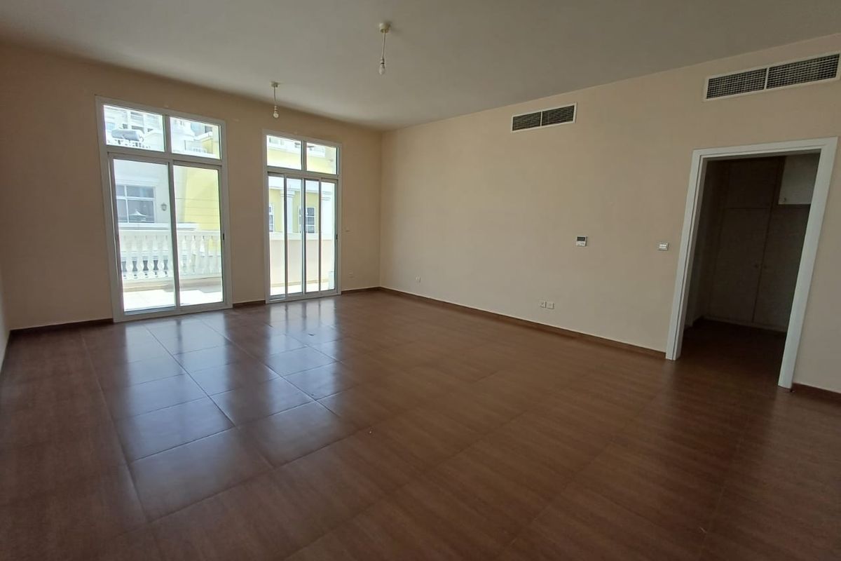 Villa in Abu Dhabi, VAE, 680 m² - Foto 1