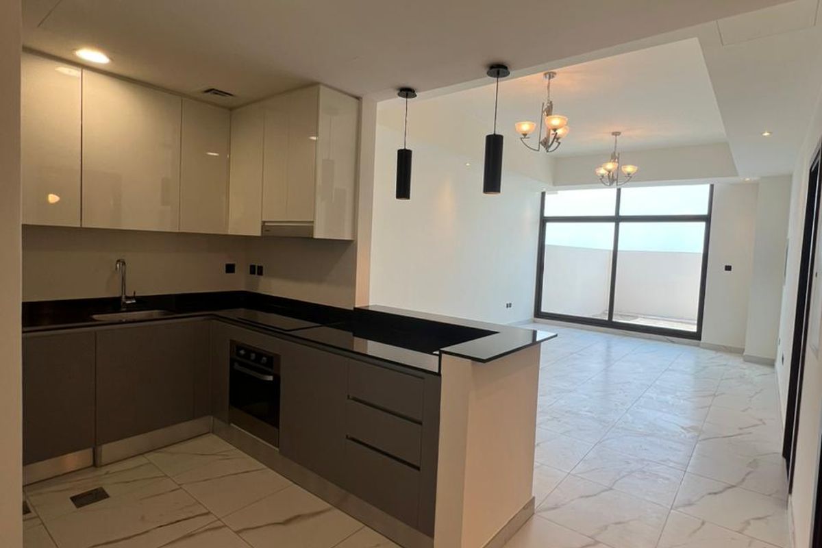 Townhouse in Dubai, UAE, 294 m² - picture 1