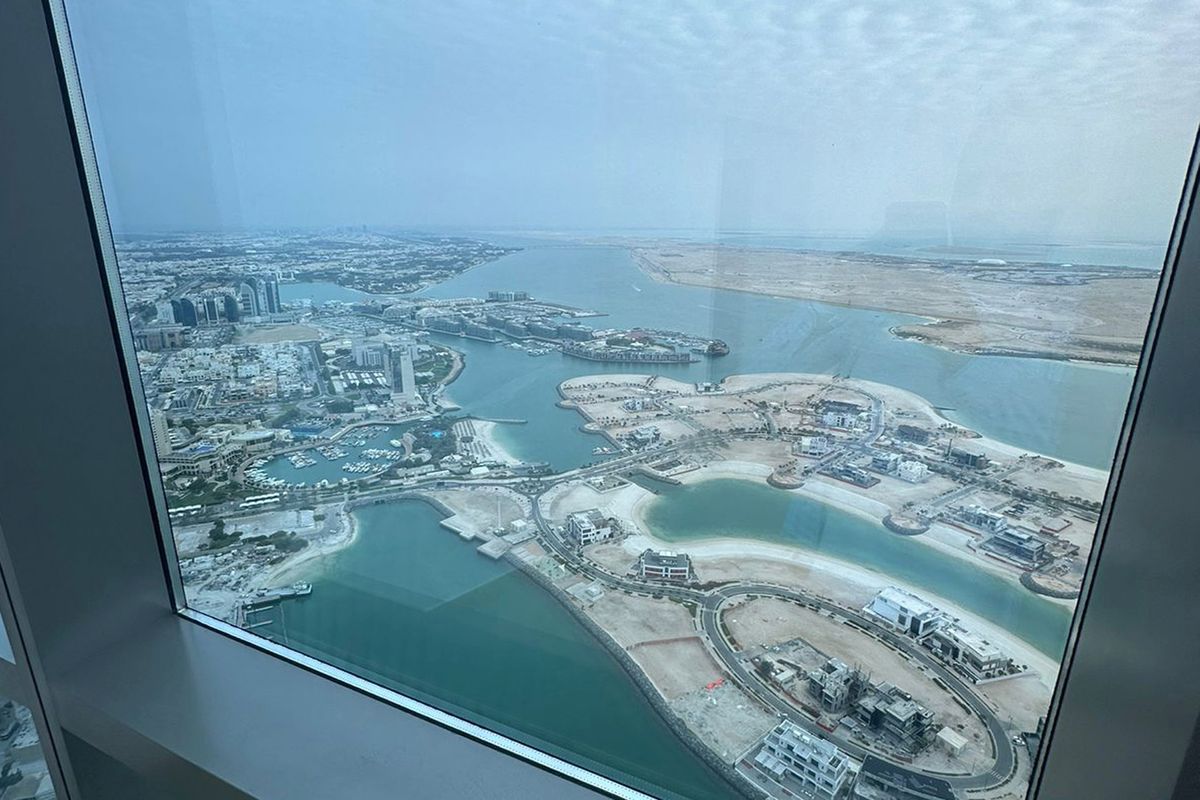 Flat in Abu Dhabi, UAE, 230 m² - picture 1