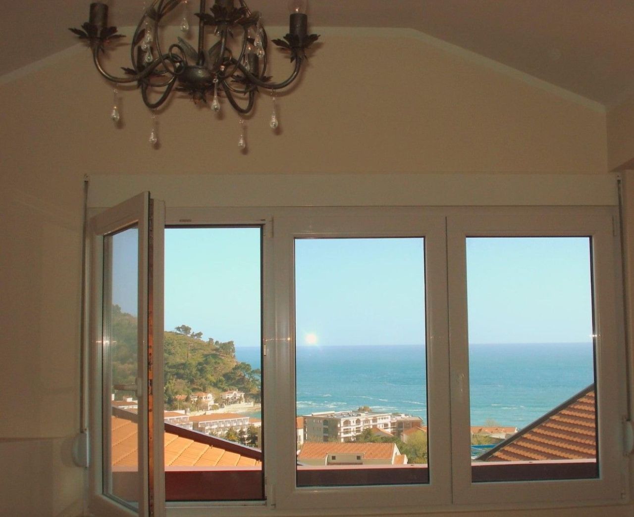 Piso en Petrovac, Montenegro, 160 m² - imagen 1