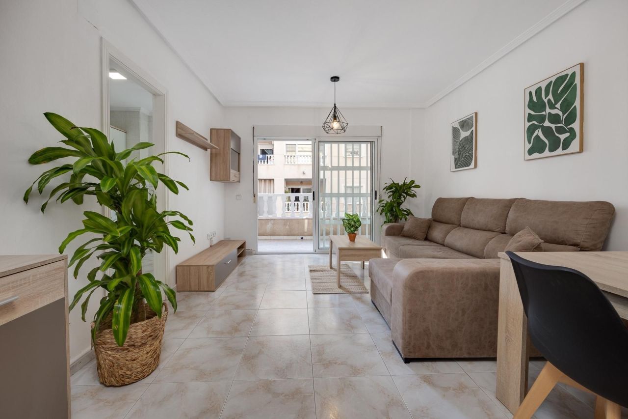 Piso en Torrevieja, España, 90 m² - imagen 1