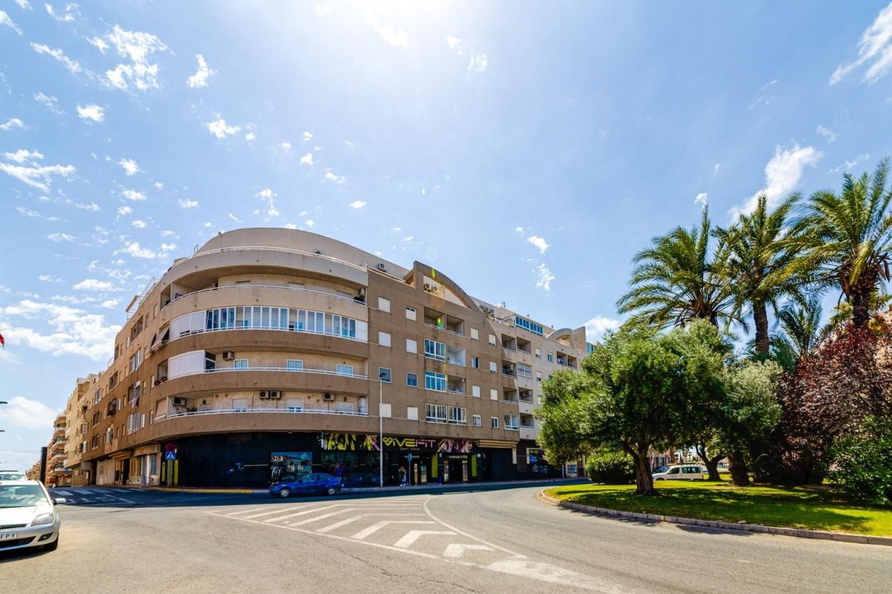 Appartement à Torrevieja, Espagne, 60 m² - image 1