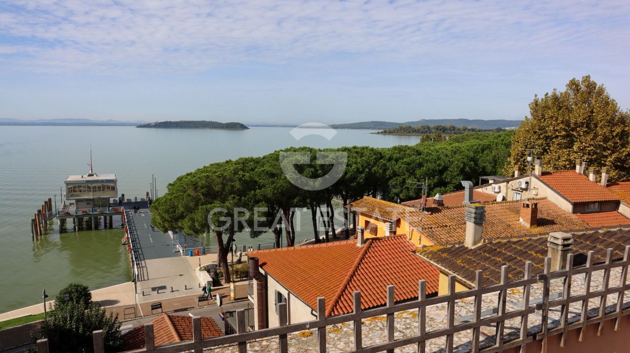 Apartamento en Passignano sul Trasimeno, Italia, 130.65 m² - imagen 1