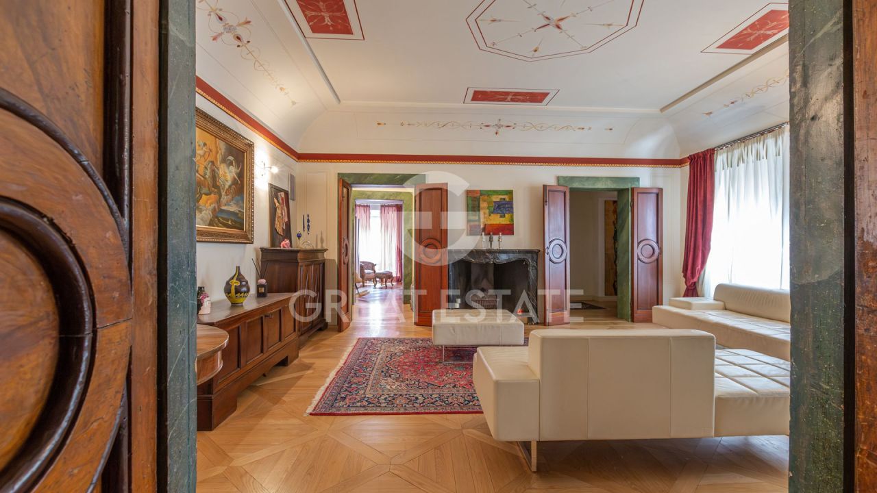 Apartamento en Spoleto, Italia, 304.9 m² - imagen 9