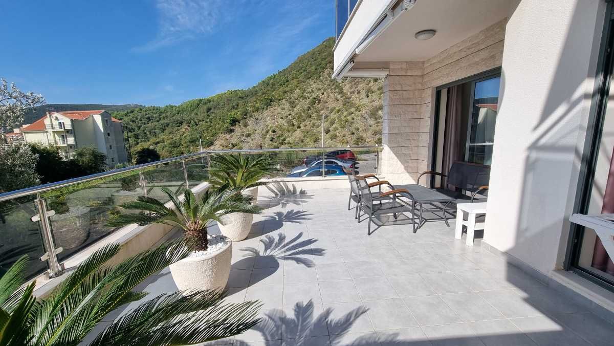 Flat in Becici, Montenegro, 51 m² - picture 1