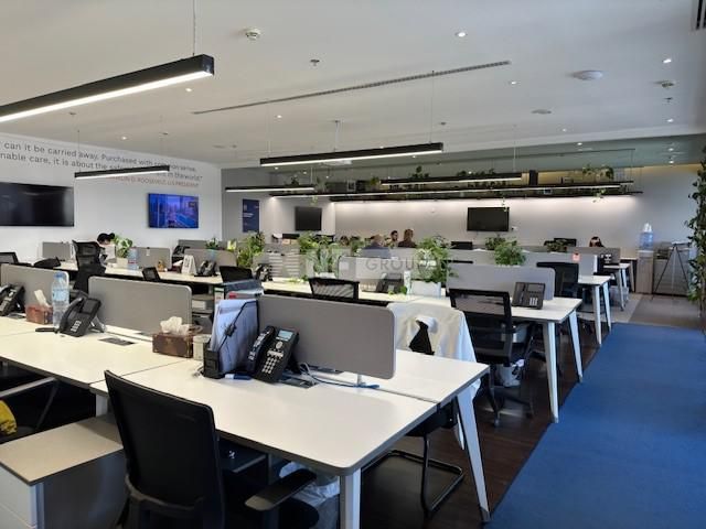 Office in Dubai, UAE, 1 055.52 m² - picture 5