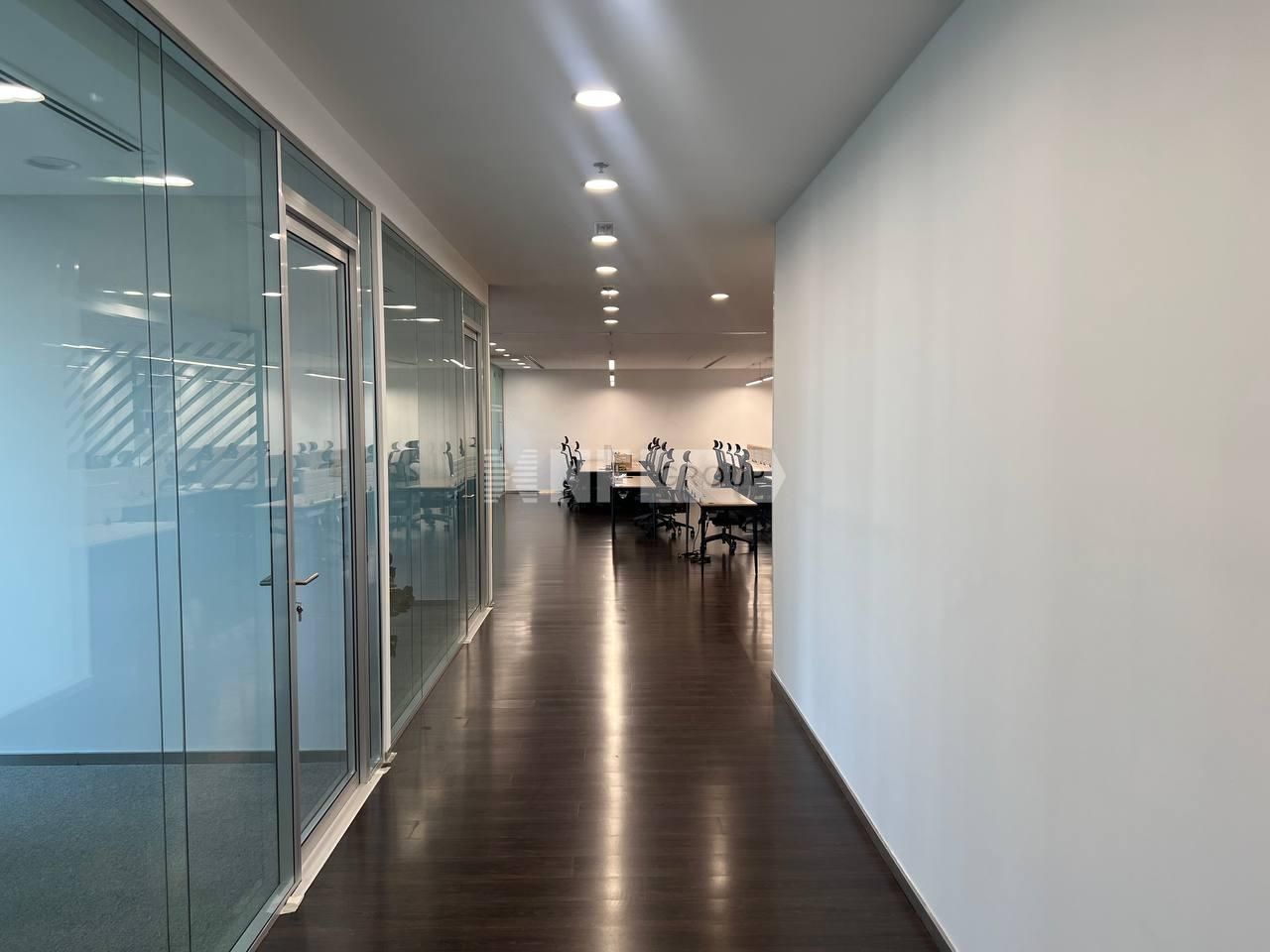 Office in Dubai, UAE, 1 055.52 m² - picture 11