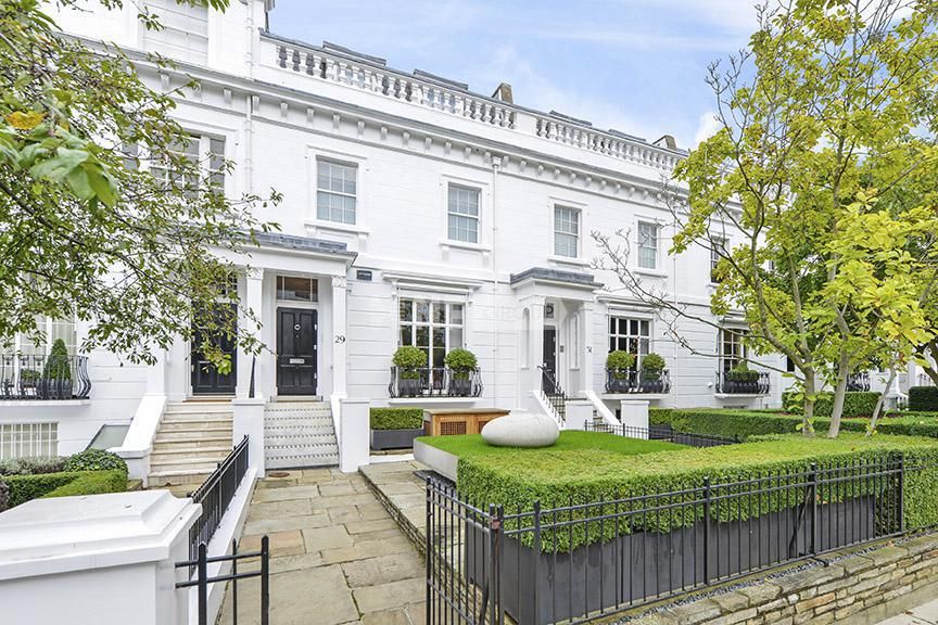 Mansion in London, United Kingdom, 697.7 m² - picture 1