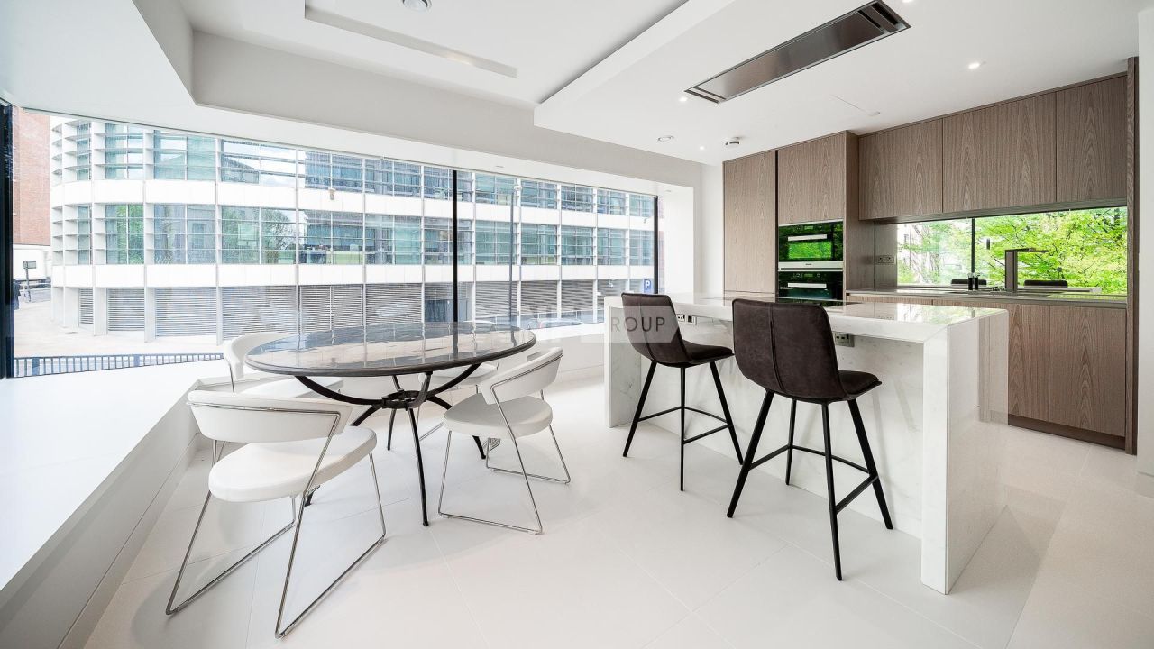 Flat in London, United Kingdom, 94 m² - picture 2