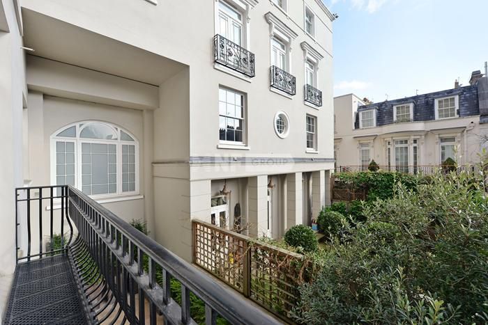 Villa en Londres, Reino Unido, 745.9 m² - imagen 2