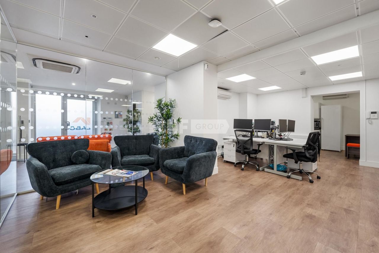 Office in London, United Kingdom, 237 m² - picture 3