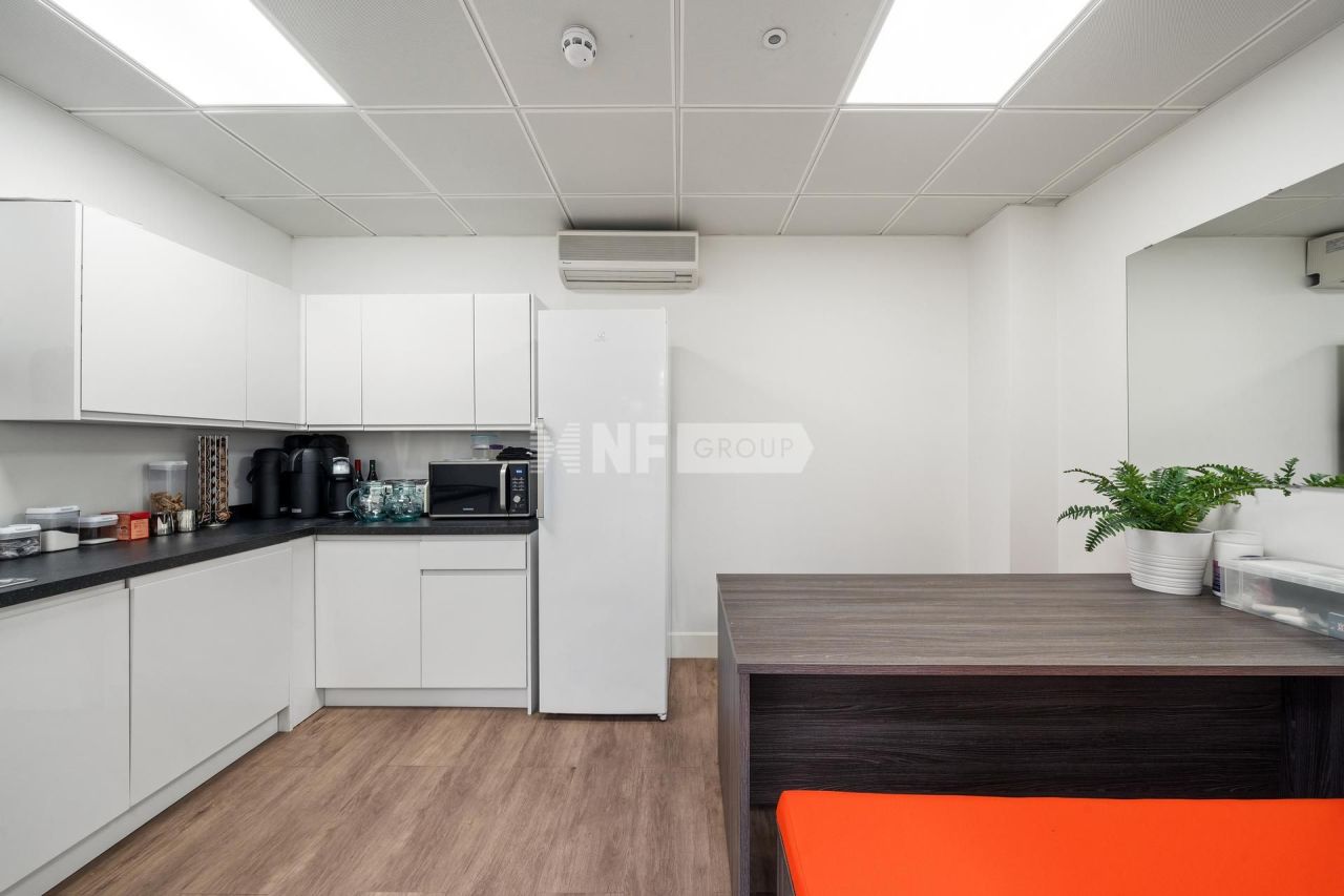 Office in London, United Kingdom, 237 m² - picture 5