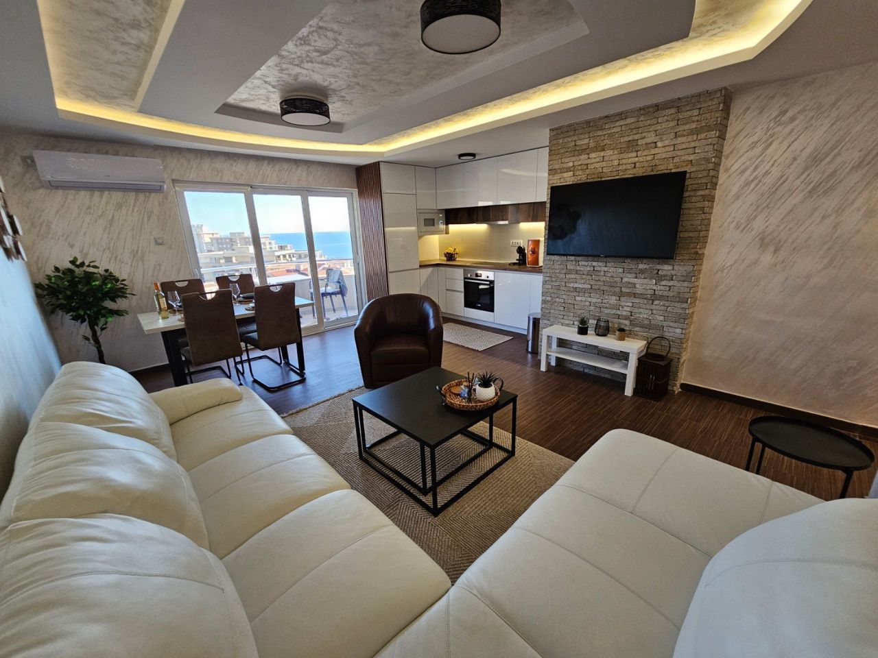 Apartment in Petrovac, Montenegro, 68 m² - Foto 1