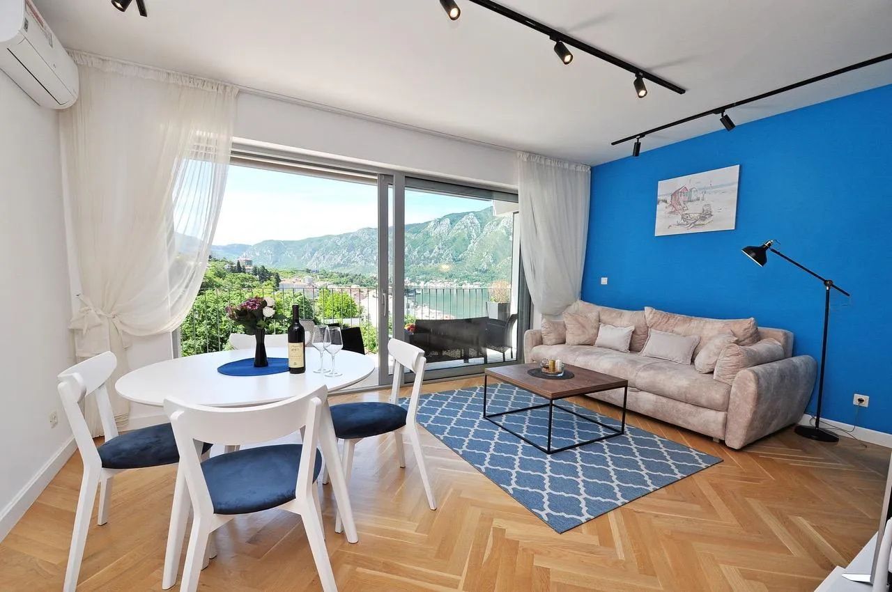 Apartamento en Dobrota, Montenegro, 52 m² - imagen 1