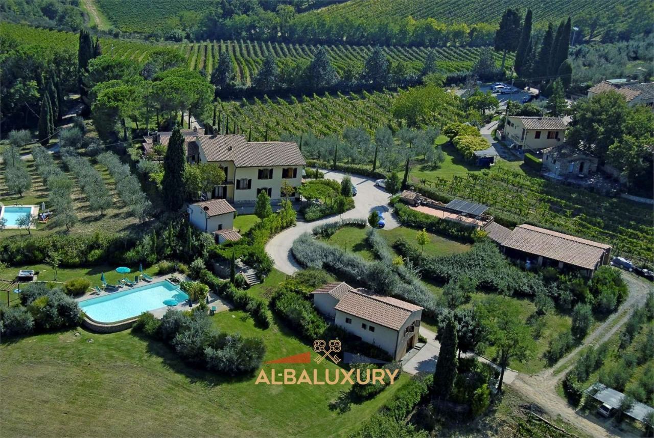 Villa in San Gimignano, Italy, 1 000 m² - picture 1