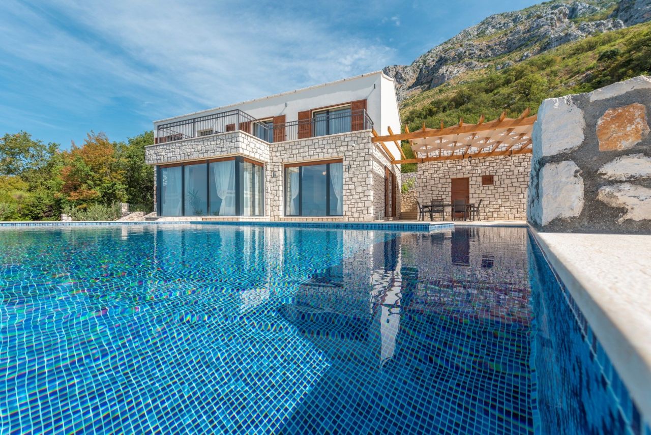 Villa à Budva, Monténégro, 256 m² - image 1