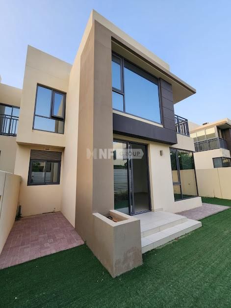 Townhouse in Dubai, UAE, 228.7 m² - picture 1