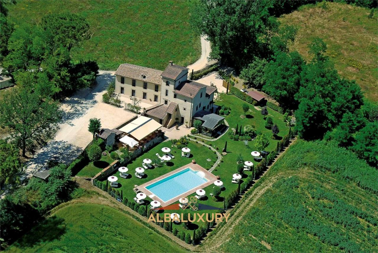 Villa in San Gimignano, Italy, 800 m² - picture 1