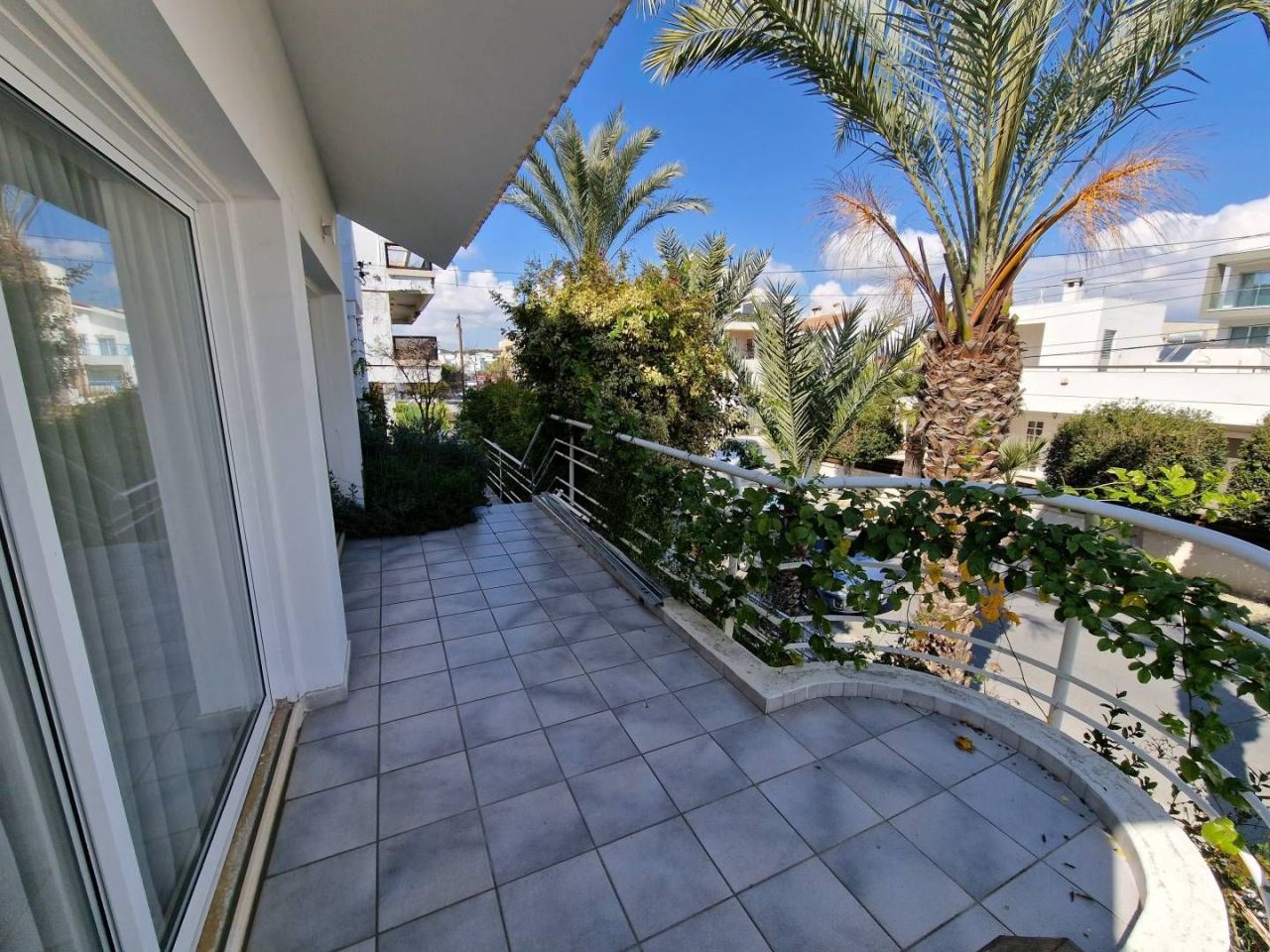 House in Nicosia, Cyprus, 400 m² - picture 2