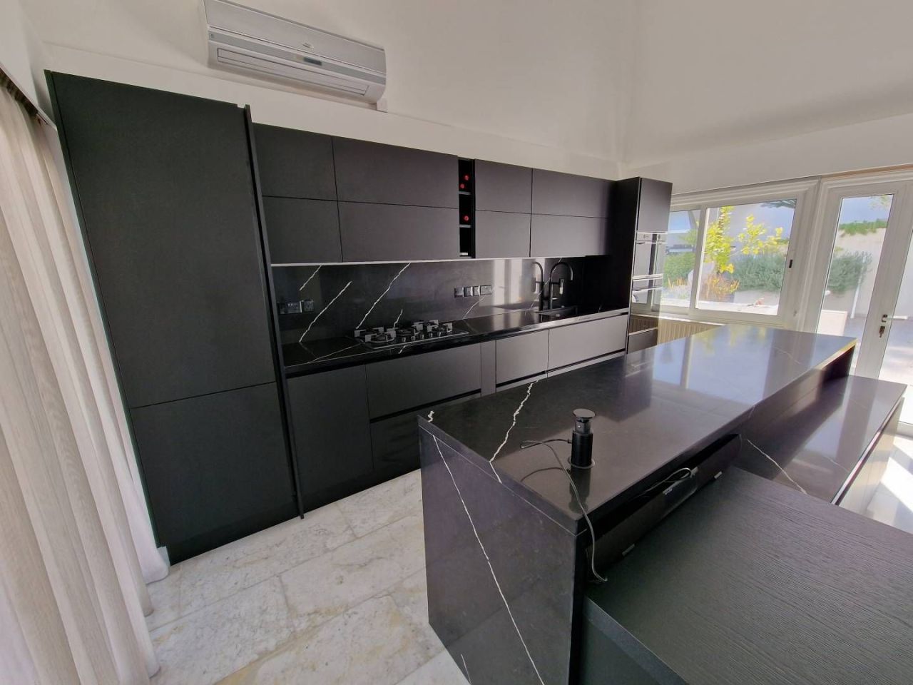 House in Nicosia, Cyprus, 400 m² - picture 10