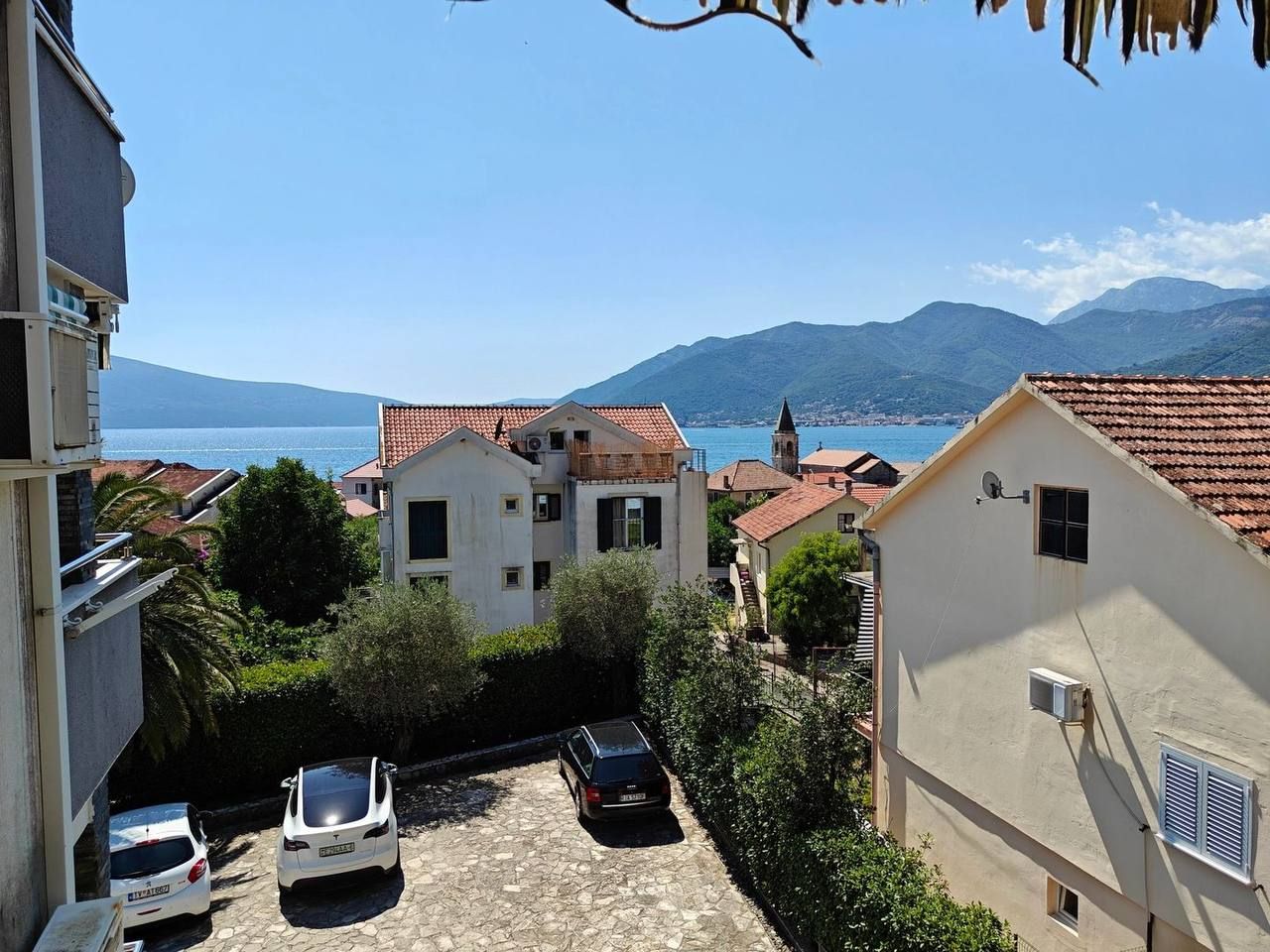 Appartement à Tivat, Monténégro, 52 m² - image 1