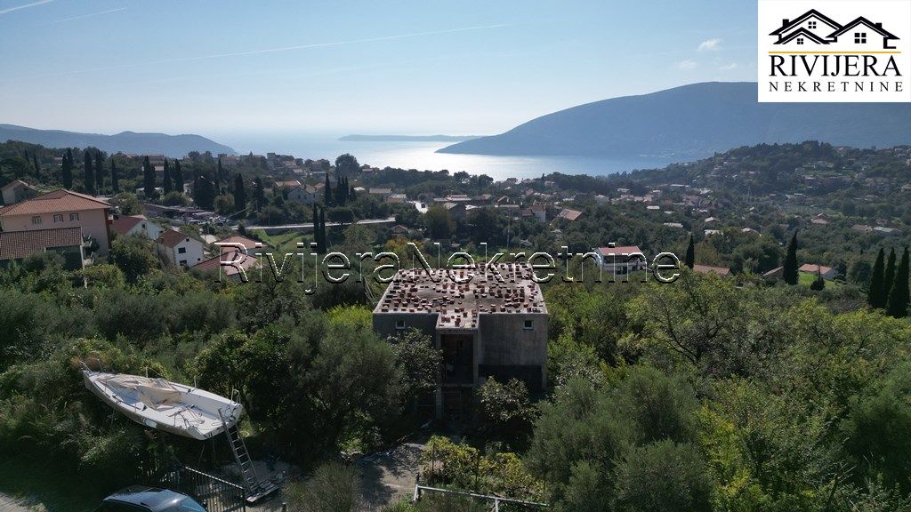 Maison à Herceg-Novi, Monténégro, 250 m² - image 1