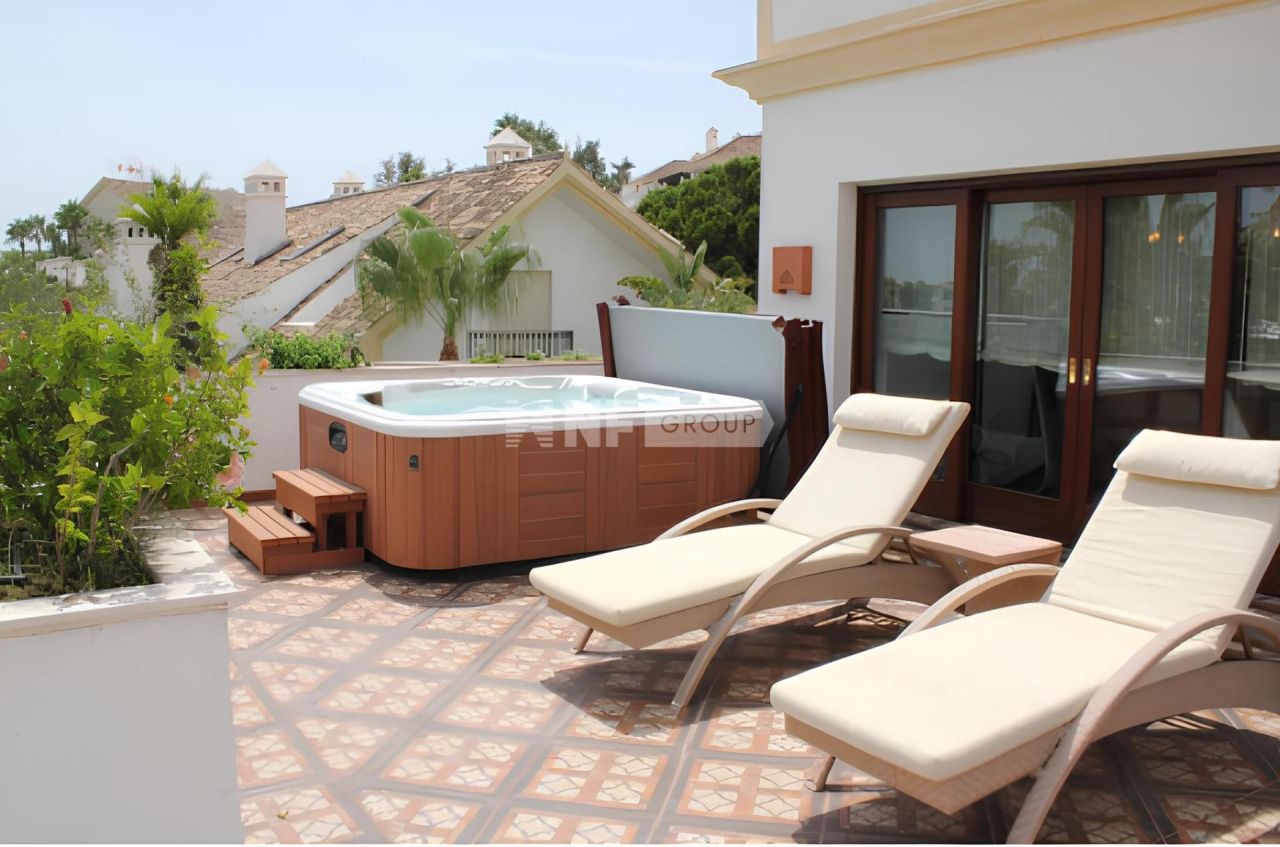 Penthouse in Marbella, Spain, 402 m² - picture 2