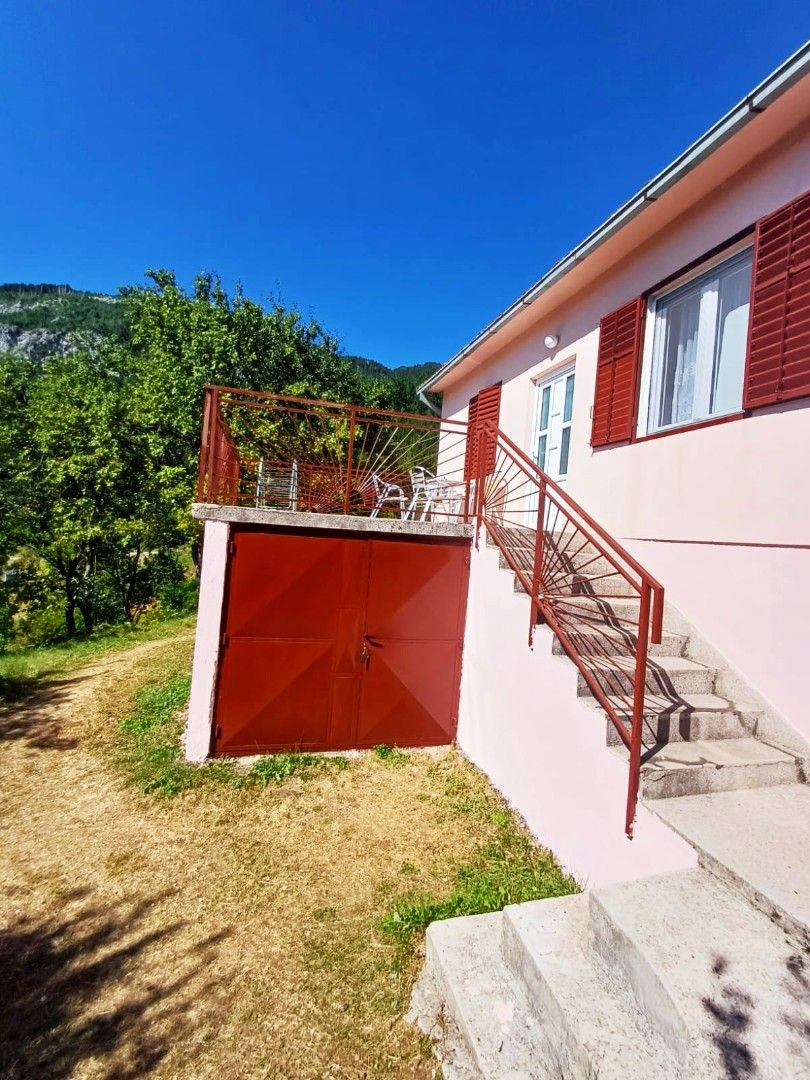 Maison à Nikšić, Monténégro, 83 m² - image 1