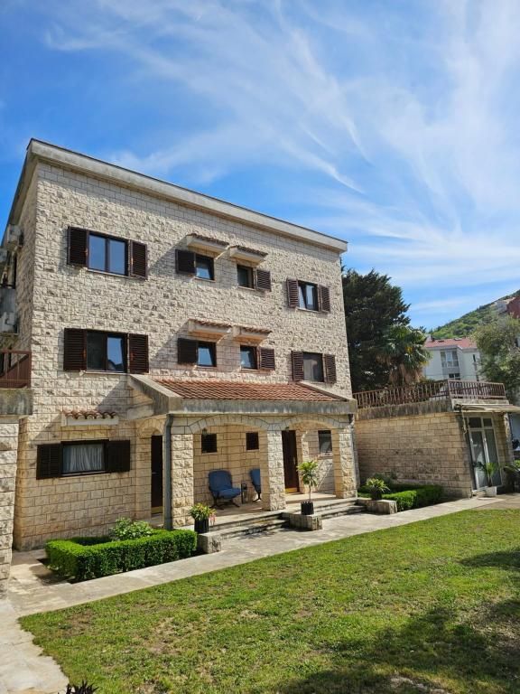 Apartamento en Budva, Montenegro, 100 m² - imagen 1