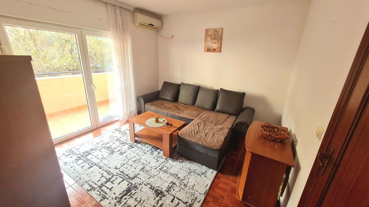 Apartamento en Budva, Montenegro, 55 m² - imagen 1