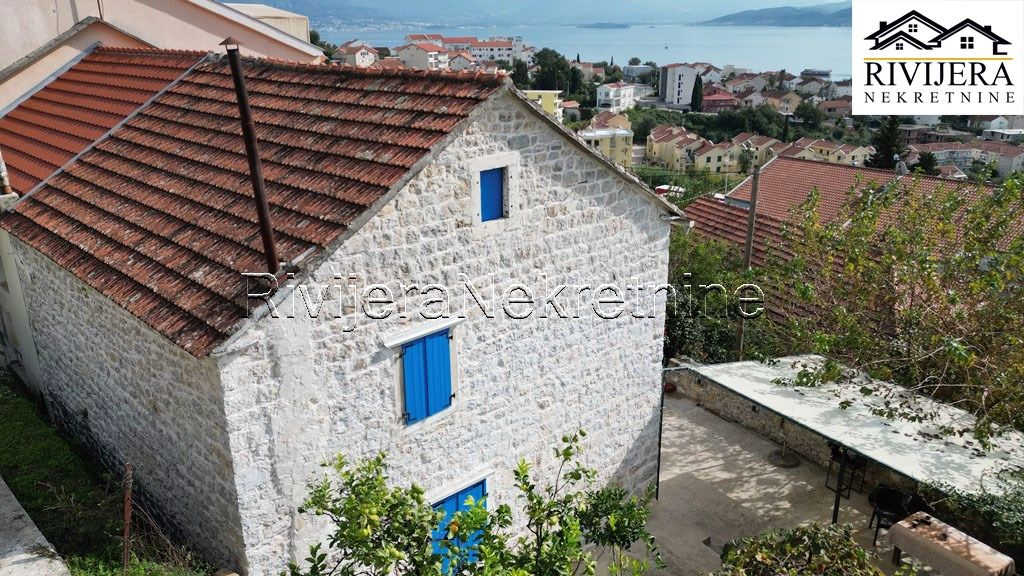 Haus in Herceg-Novi, Montenegro, 106 m² - Foto 1