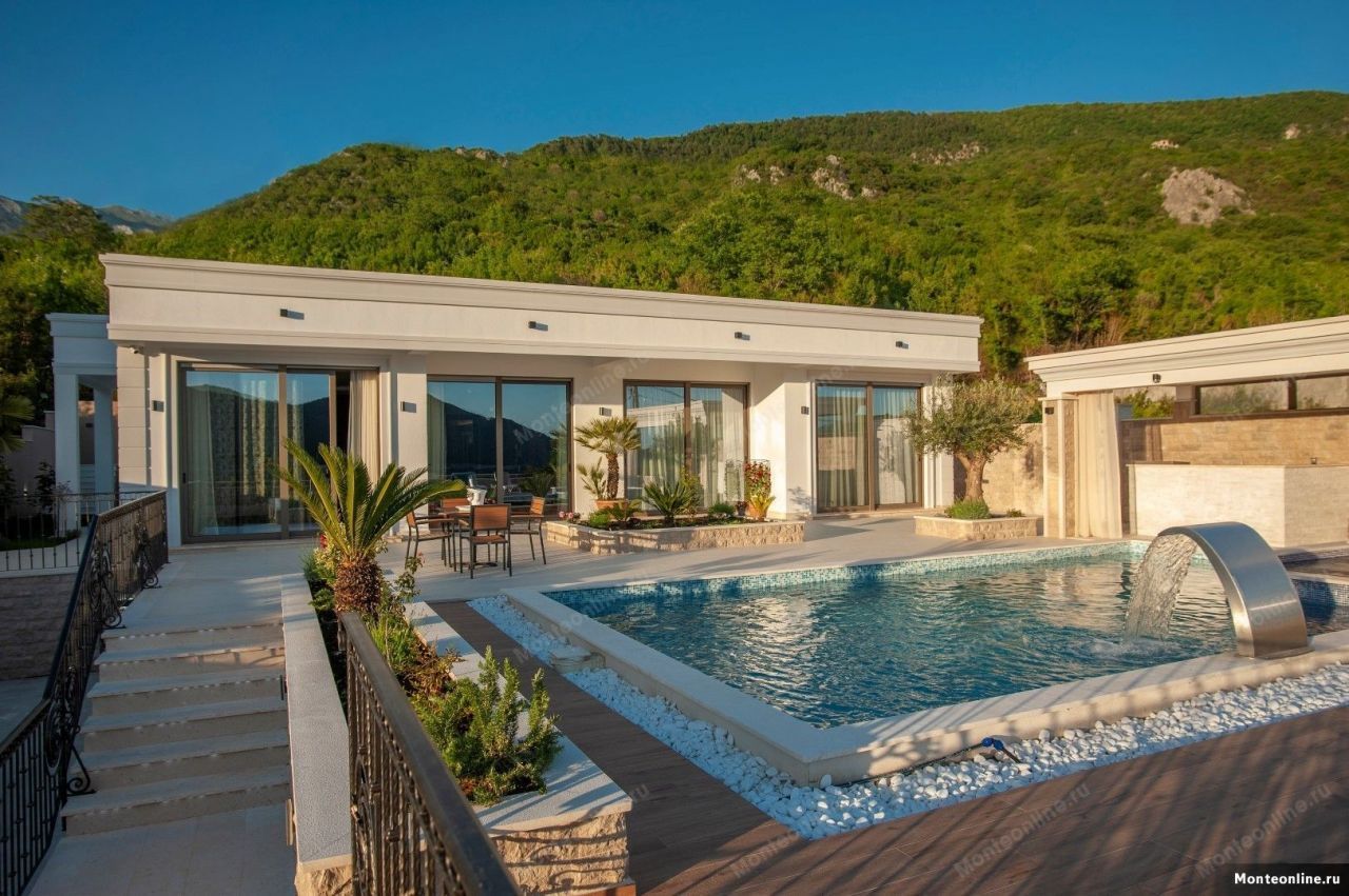 Villa en Kotor, Montenegro, 190 m² - imagen 1