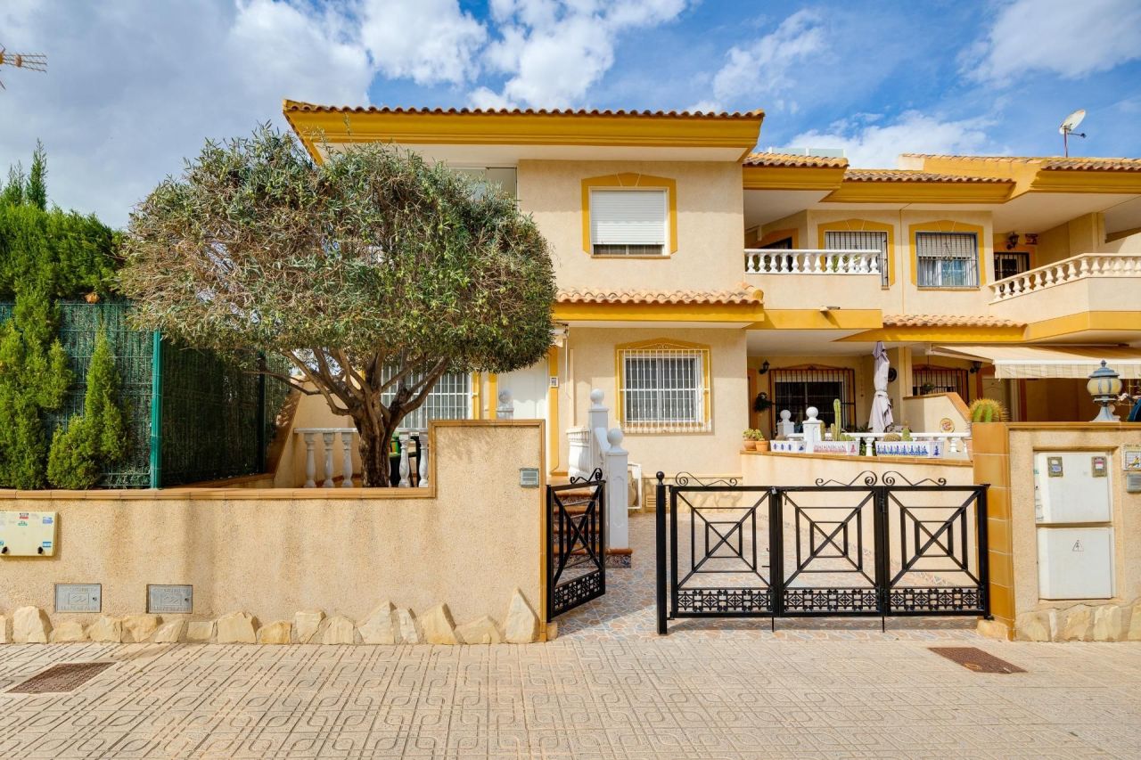 Casa en Orihuela Costa, España, 101 m² - imagen 1