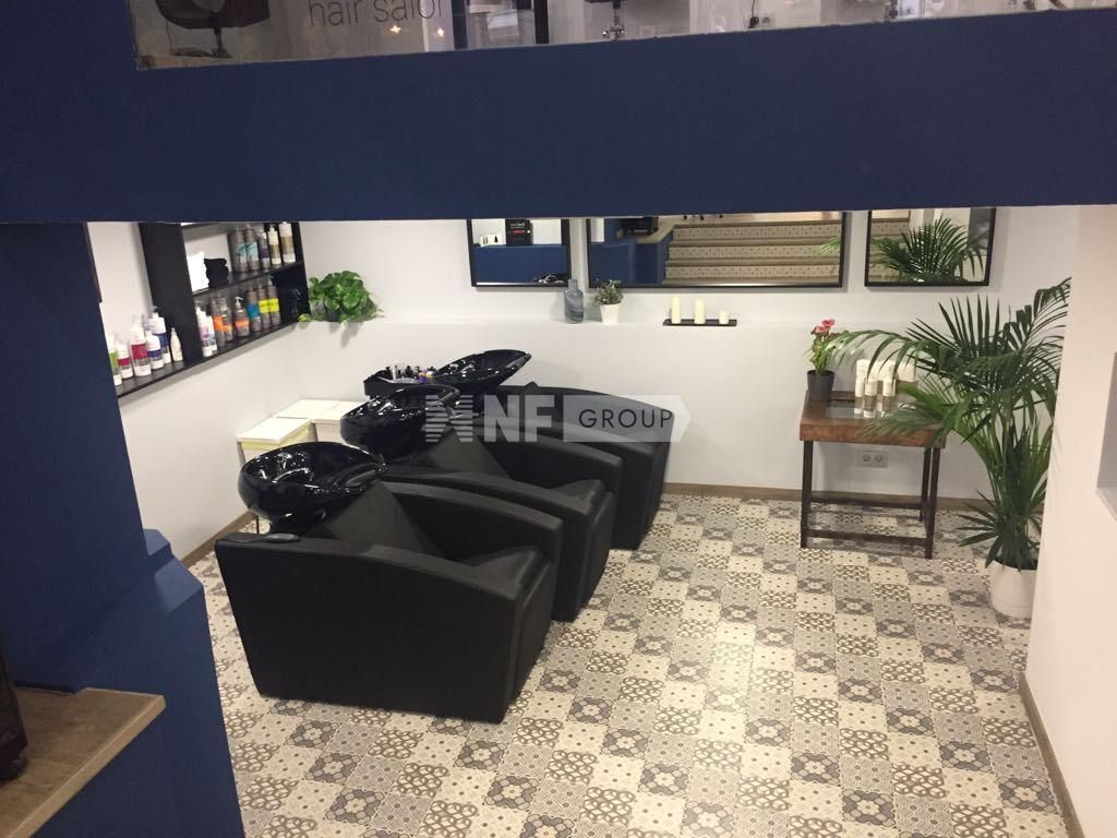 Tienda en Barcelona, España, 194 m² - imagen 2