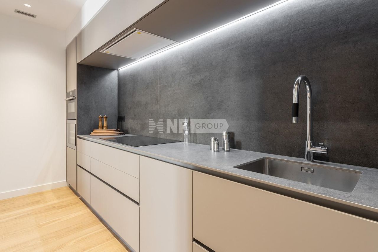 Flat in Barcelona, Spain, 67 m² - picture 8