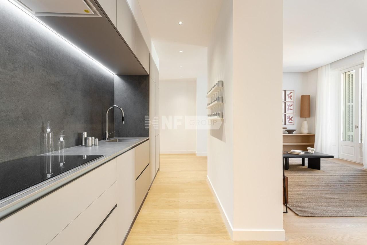 Flat in Barcelona, Spain, 67 m² - picture 9