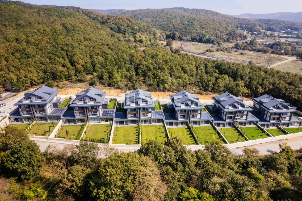 Villa in Cekmekoy, Turkey, 538 m² - picture 2