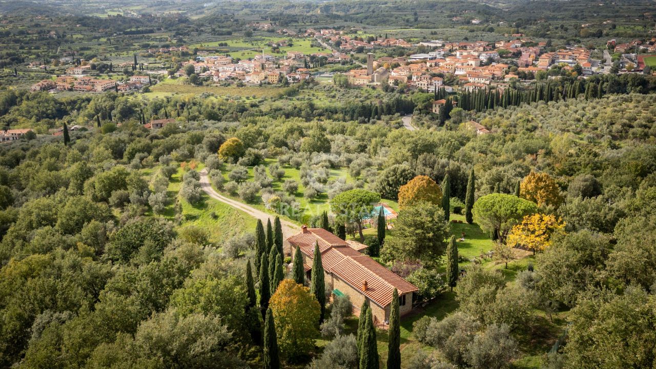 Casa a Reggello, Italia, 298.65 m² - foto 2