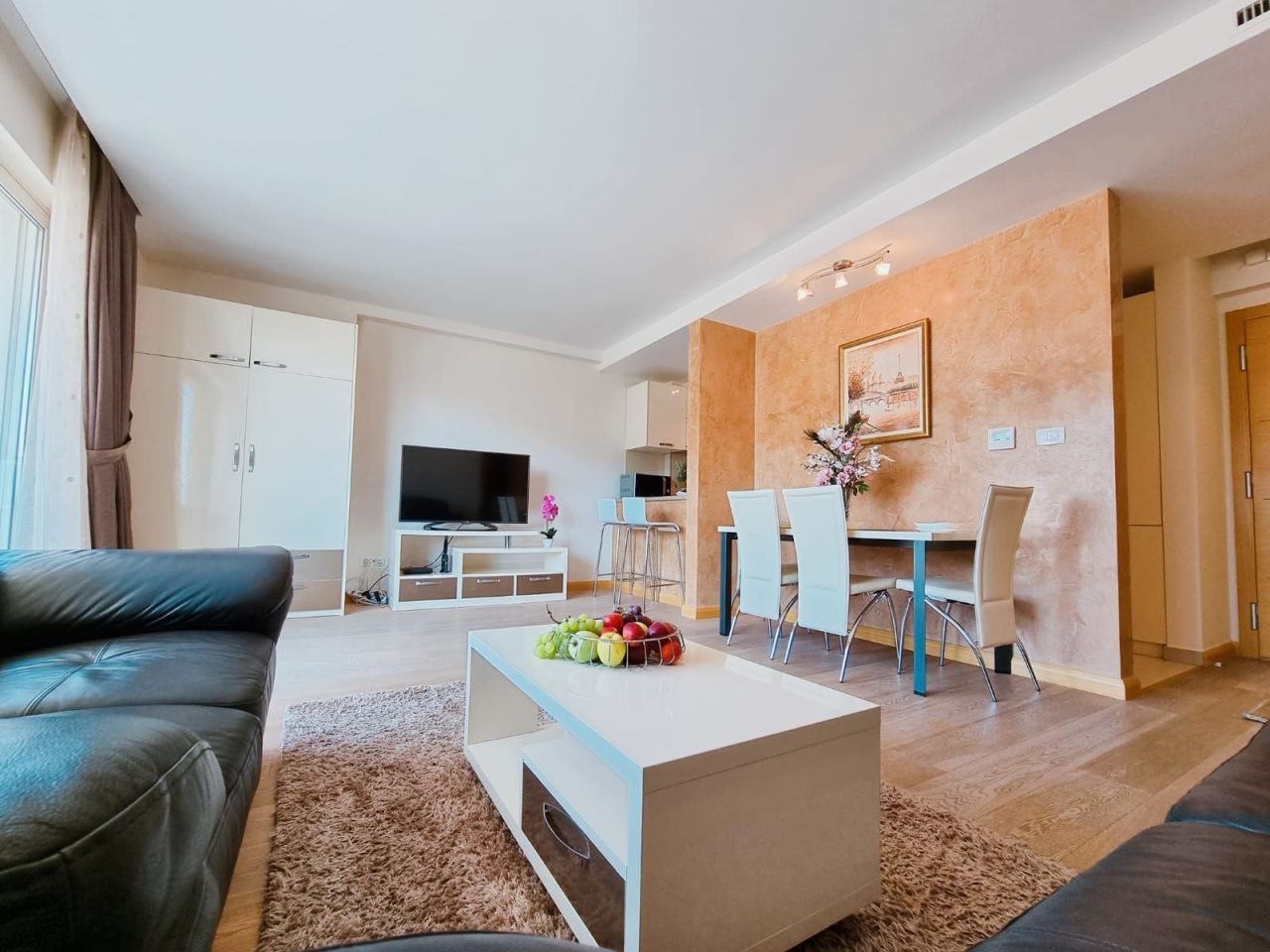 Piso en Budva, Montenegro, 61 m² - imagen 1