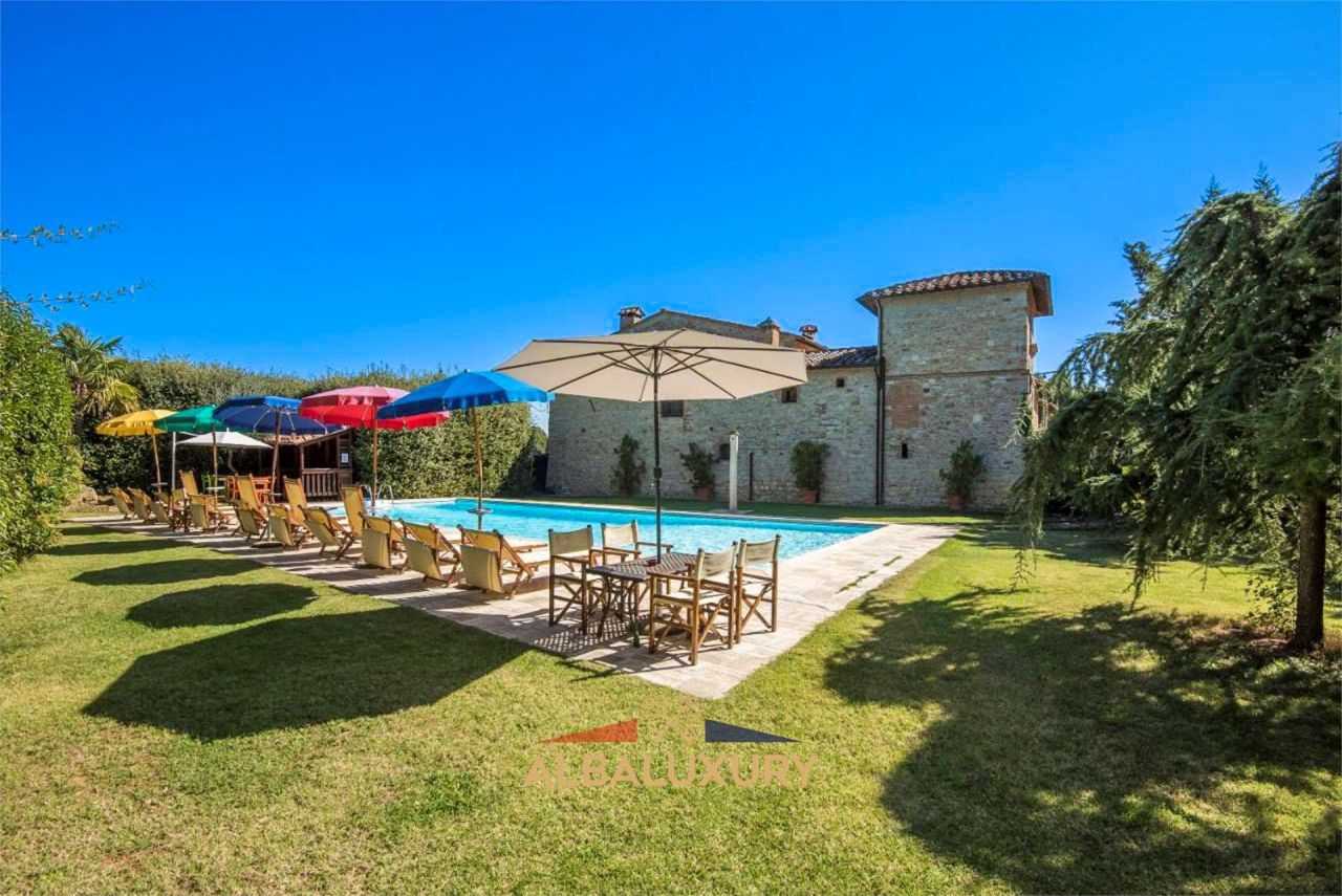 Villa Via la Fonte, Italie, 800 m² - image 1