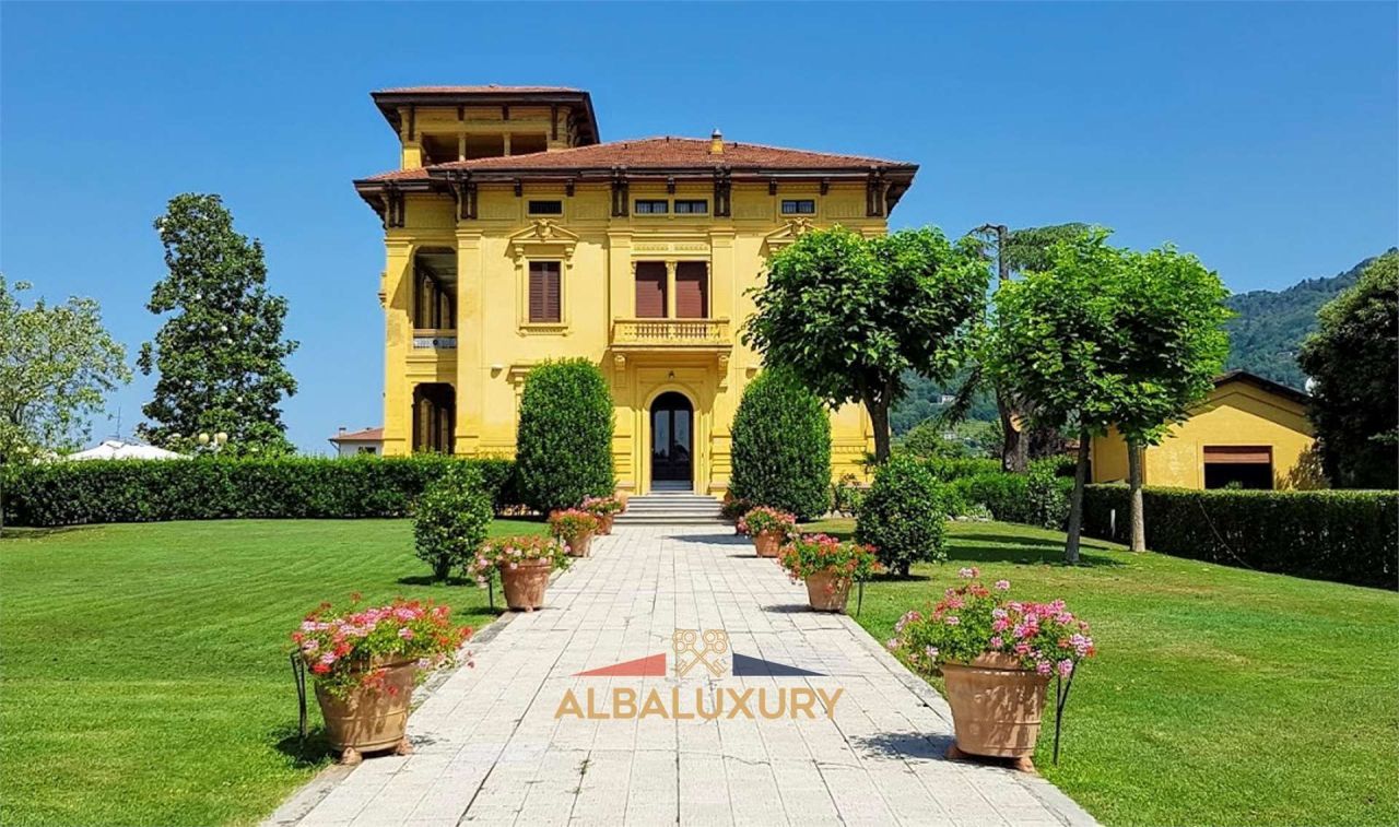 Villa à Barga, Italie, 1 100 m² - image 1