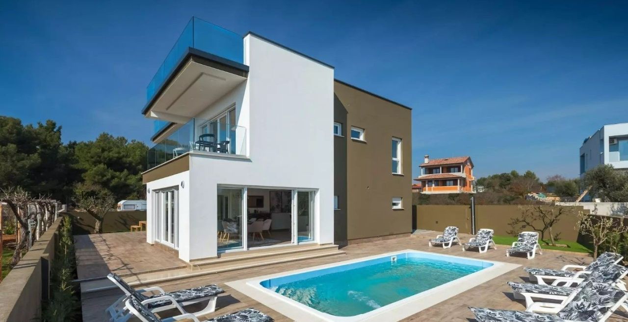 Haus in Fažana, Kroatien, 300 m² - Foto 1