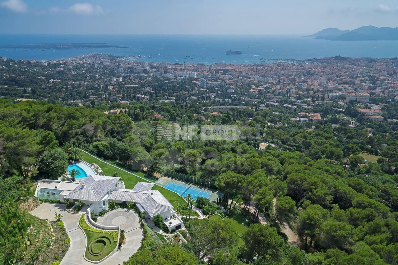 Villa in Cannes, France, 2 300 m² - picture 1