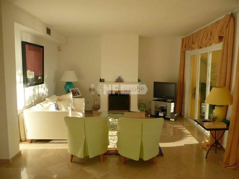 Casa adosada en Marbella, España, 189 m² - imagen 2