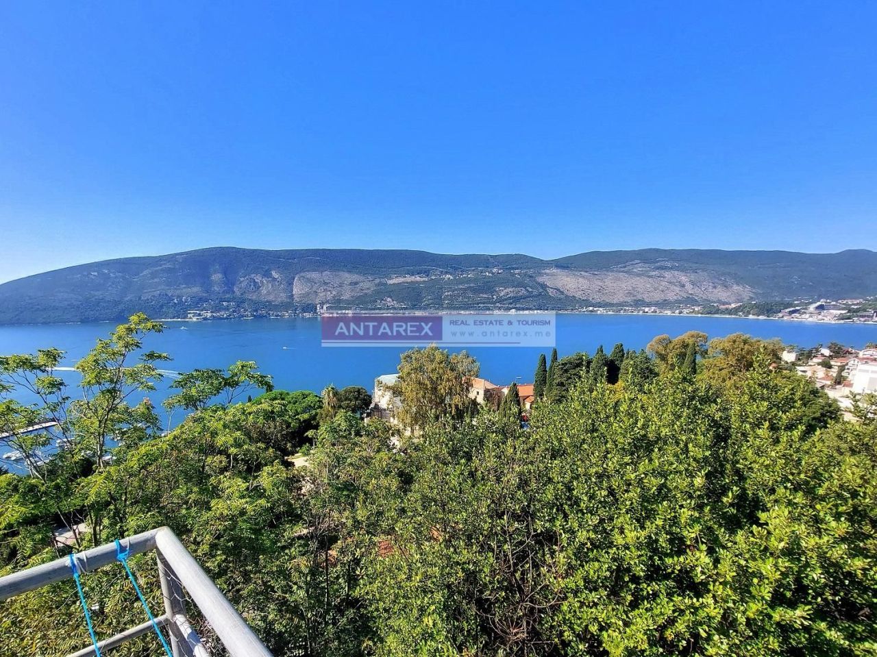 Appartement à Herceg-Novi, Monténégro, 70 m² - image 1