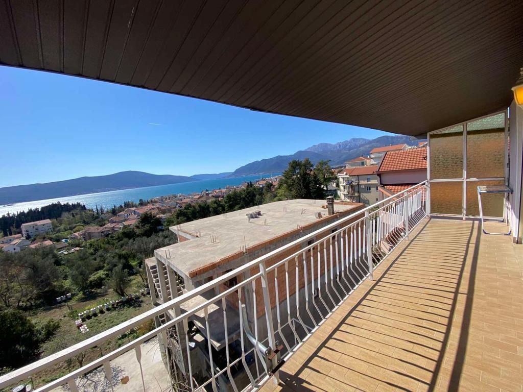 Haus in Tivat, Montenegro, 180 m² - Foto 4