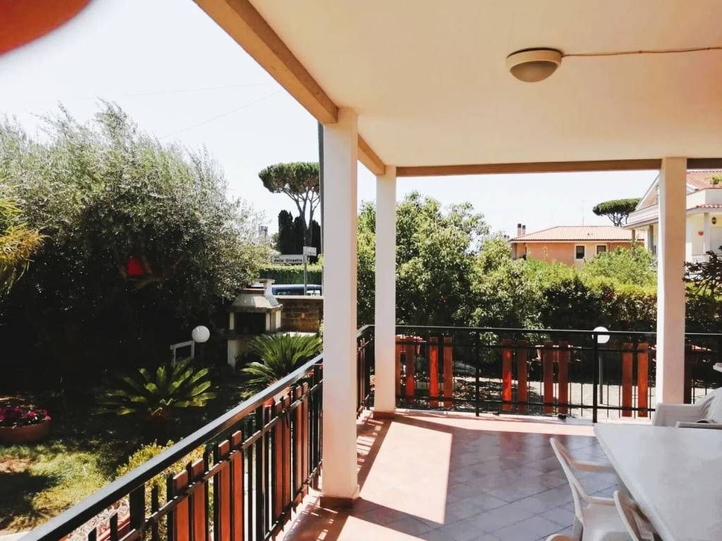 Villa in Anzio, Italien, 250 m² - Foto 1