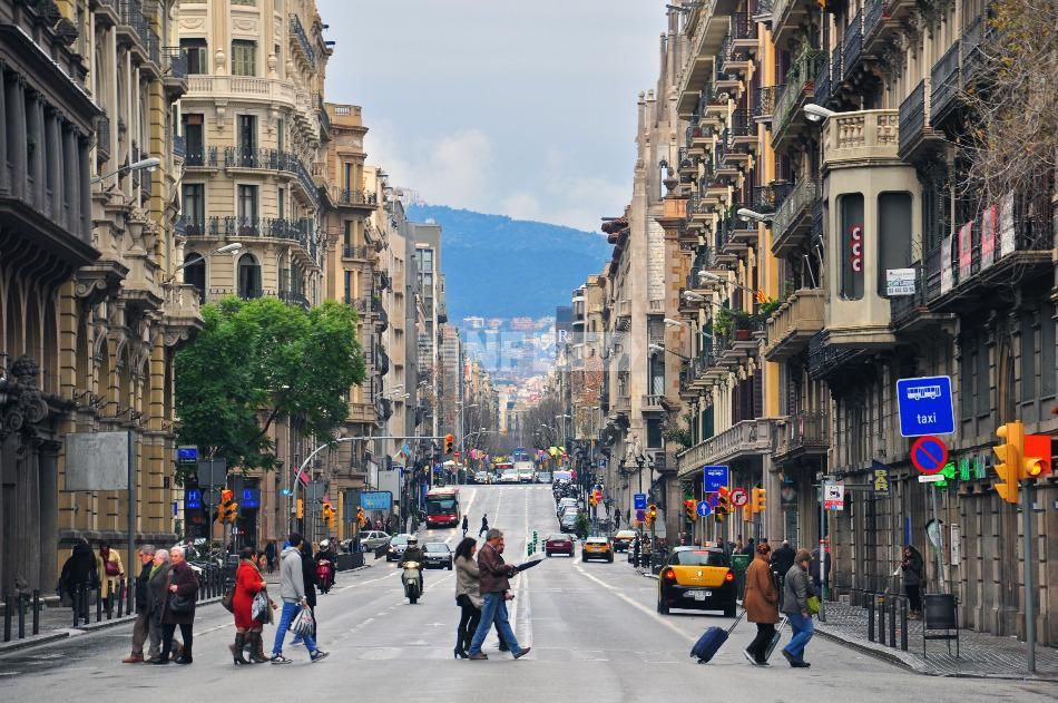 Shop in Barcelona, Spain, 370 m² - picture 1