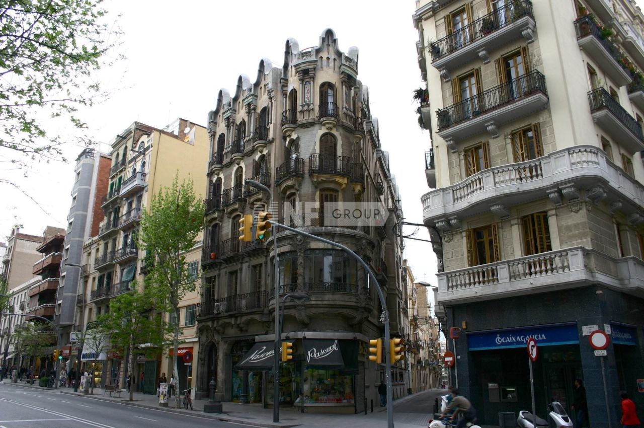 Shop in Barcelona, Spain, 180 m² - picture 1